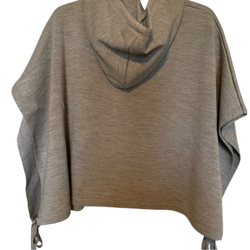 LULULEMON “All in a Day” Hooded Poncho in Gray Size One Size — GORGEOUS!!! - Picture 7 of 12